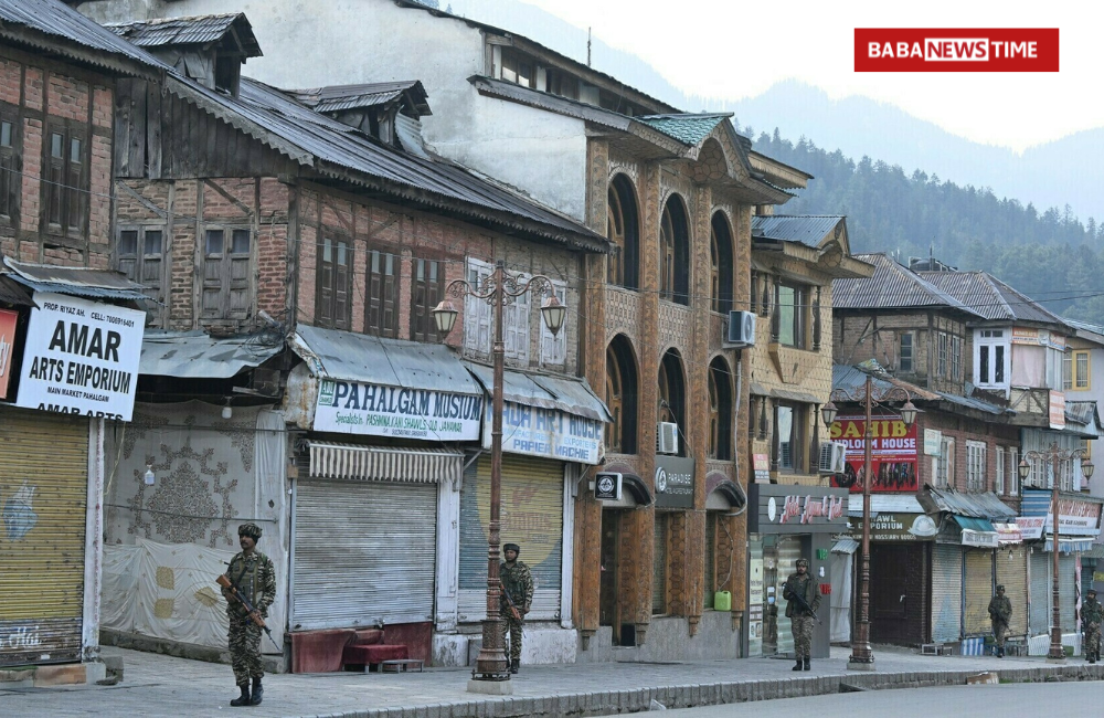 India closes main border with Pakistan after Kashmir attack